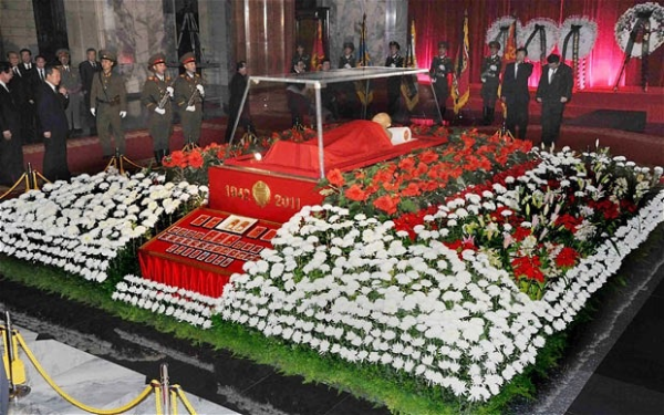 kim jong il funeral flowers resized 600