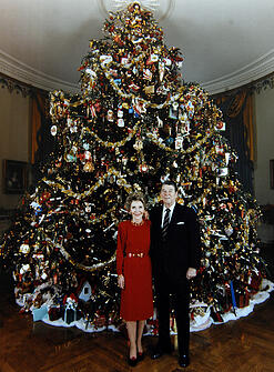 ronald-and-nancy-reagan-white-house-christmas-tree